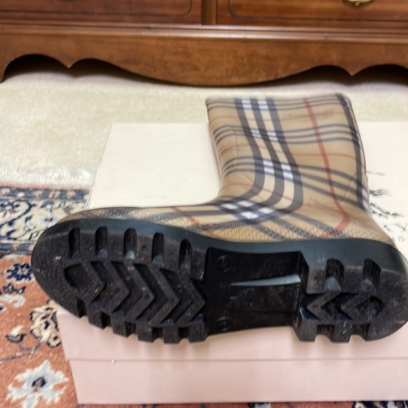 Burberry tall rain boots. Like new, only worn twice. - Picture 3 of 3